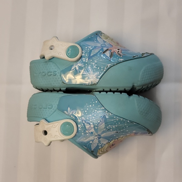 Disney Frozen Elsa Crocs - Picture 3 of 8